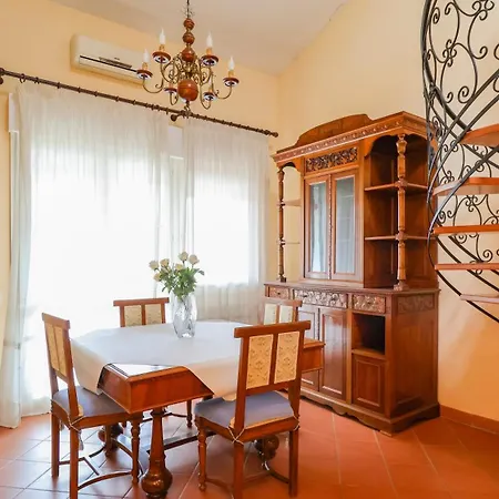 Prestige Near The Centre - With Balcony, Wi-fi