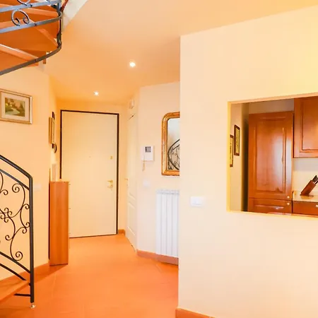 Prestige Near The Centre - With Balcony, Wi-fi