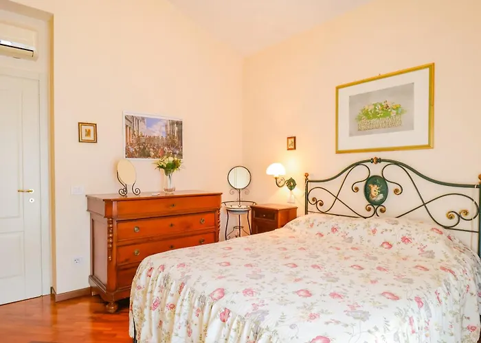 Апартаменты Prestige Near The Centre - With Balcony, Wi-fi