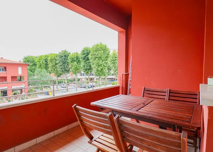 Prestige Near The Centre - With Balcony, Wi-fi