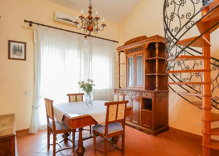 Prestige Near The Centre - With Balcony, Wi-fi